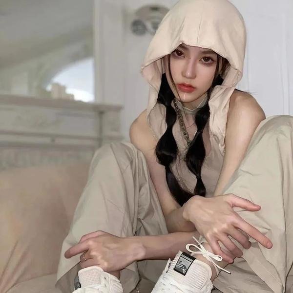 穿黄靴子的女孩